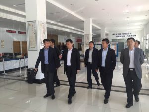 2017年4月12日中午，大连市交通局领导、出租汽车管理处秦处长一行来到宁波出租汽车服务中心，了解服务中心运作情况。市出租汽车行业协会范越军秘书长陪同并作介绍。